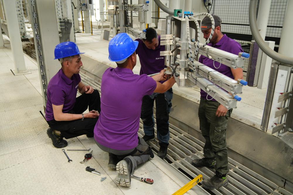 Toți angajații noi fără experiență în domeniu sunt formați la locul de muncă